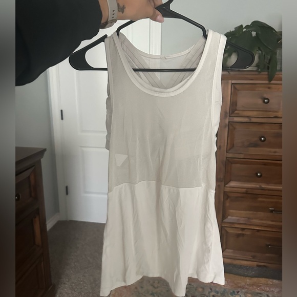 Lululemon workout top - Picture 1 of 2